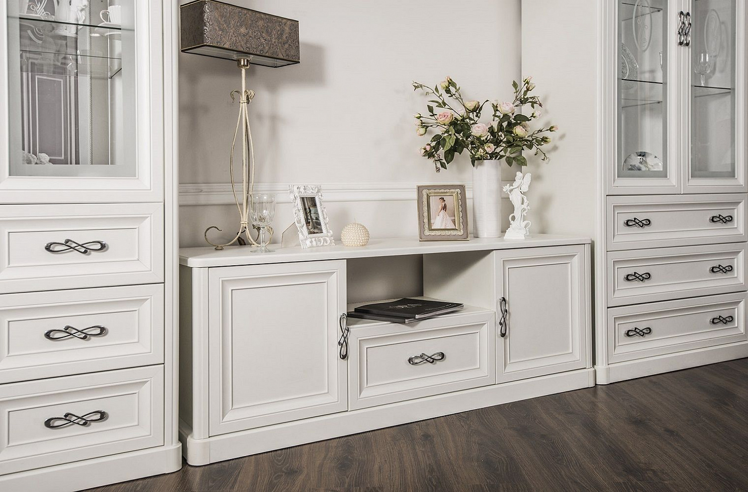 Витрина Мишель 2-ств белый матовый