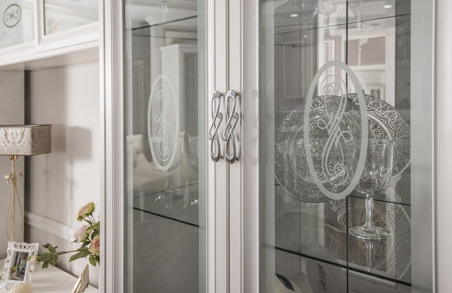 Витрина Мишель 2-ств белый матовый